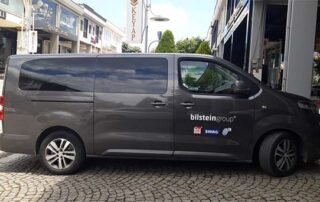 araç kapısına firma logosu